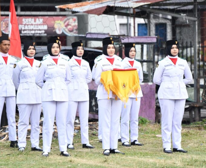 Sofieyatul Ramadhani, Siswi SMA 3 Bireuen Pembawa Baki Bendera Merah Putih pada HUT ke-80 RI Sofieyatul Ramadhani, Siswi SMA 3 Bireuen Pembawa Baki Bendera Merah Putih pada HUT ke-80 RI